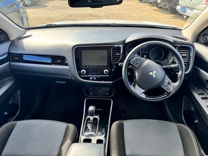 2020 MITSUBISHI Outlander ES
