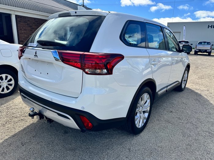2020 MITSUBISHI Outlander ES