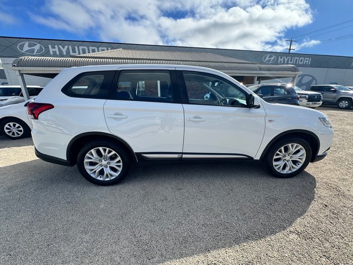 2020 MITSUBISHI Outlander ES