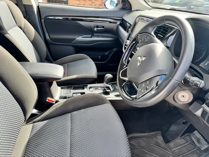 2020 MITSUBISHI Outlander ES