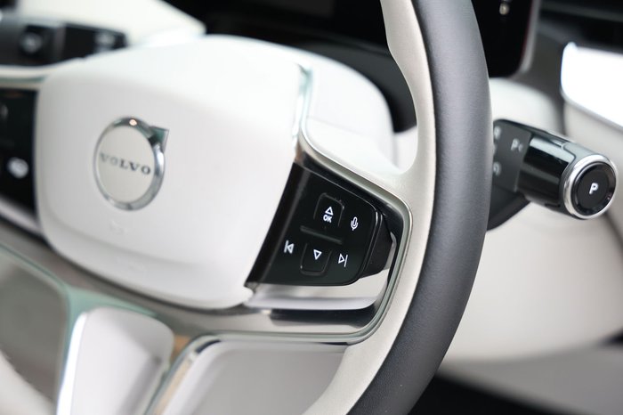 2025 Volvo EX90 Ultra Twin Motor Performance