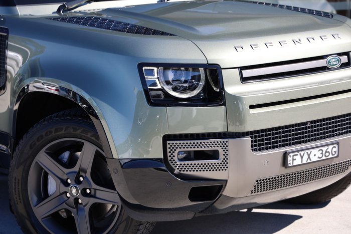 2024 LAND ROVER DEFENDER 130 D300 X-DYNAMIC SE (221kW)
