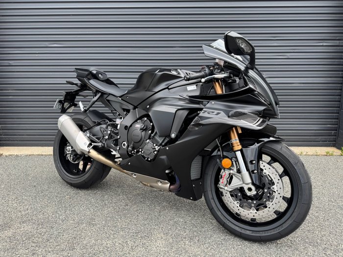 2025 Yamaha YZF-R1 Black