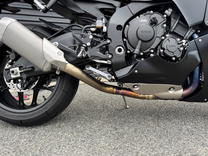 2025 Yamaha YZF-R1 Black