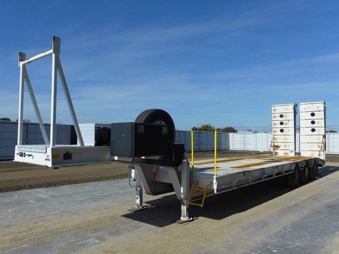 2011 Stoodley 43.5FT Tri Axle Float Low Loader With Bi-Fold Ramps