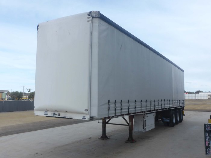 2009 Maxitrans 22 Pallet Curtainsider Road Train Lead
