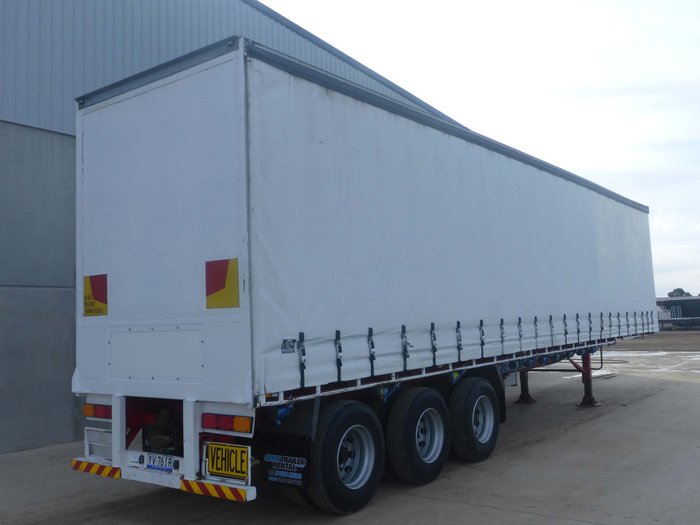 2009 Maxitrans 22 Pallet Curtainsider Road Train Lead