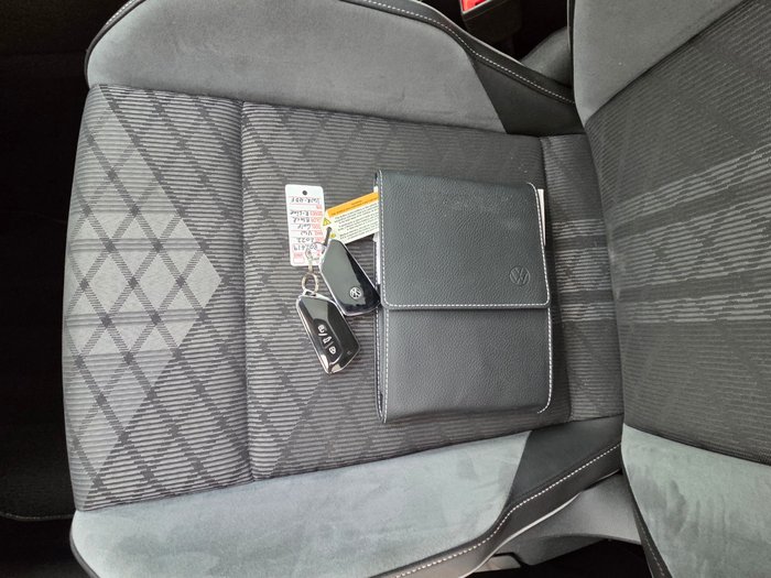 2022 VOLKSWAGEN GOLF MY23 R-LINE BLACK