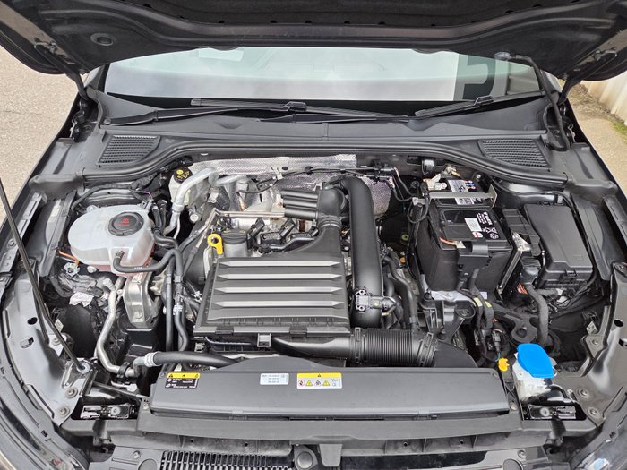 2022 VOLKSWAGEN GOLF MY23 R-LINE BLACK