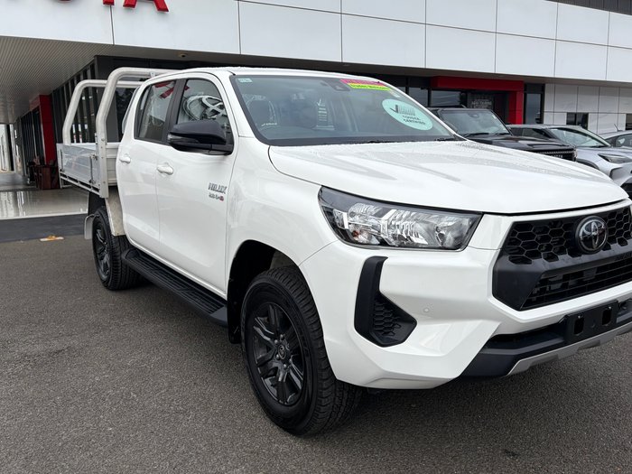 2024 Toyota Hilux 4x4 SR 2.8L T Diesel Automatic Double Cab