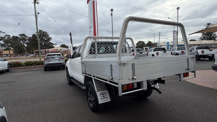 2024 Toyota Hilux 4x4 SR 2.8L T Diesel Automatic Double Cab