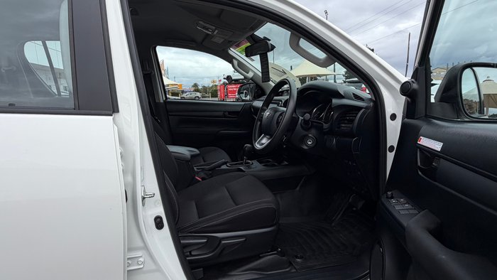 2024 Toyota Hilux 4x4 SR 2.8L T Diesel Automatic Double Cab