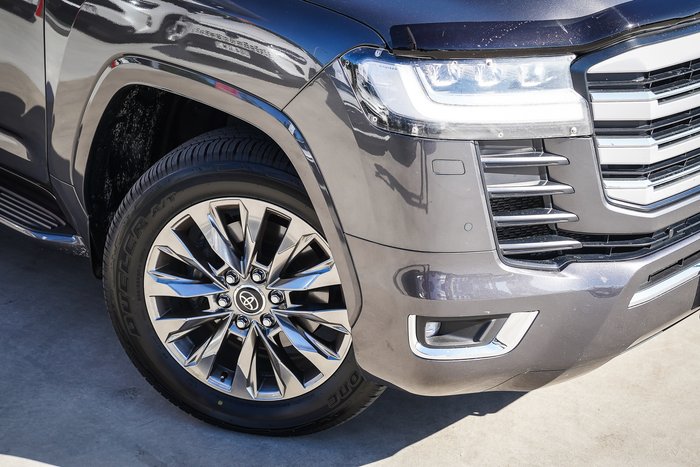 2025 Toyota LANDCRUISER Sahara ZX