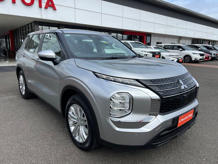 2022 MITSUBISHI OUTLANDER ES 7 SEAT (2WD)