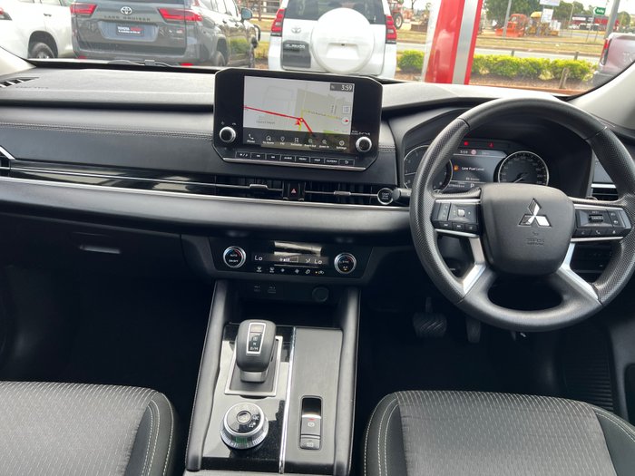 2022 MITSUBISHI OUTLANDER ES 7 SEAT (2WD)