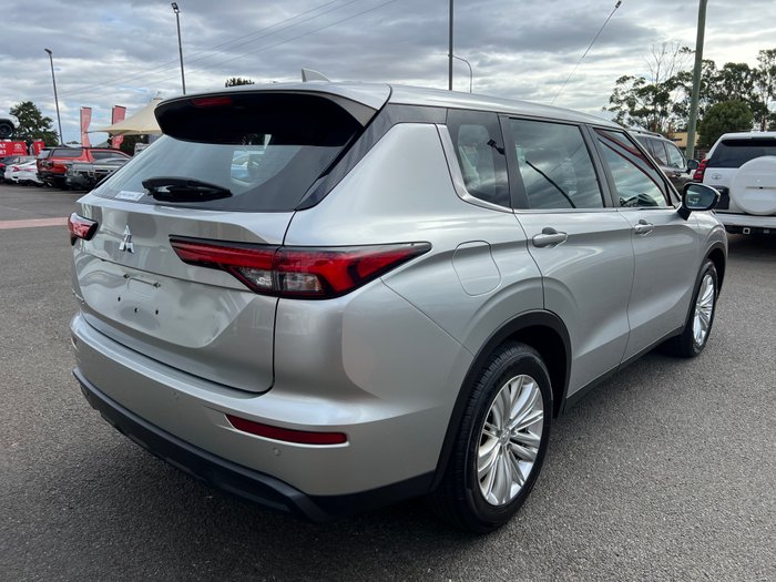 2022 MITSUBISHI OUTLANDER ES 7 SEAT (2WD)