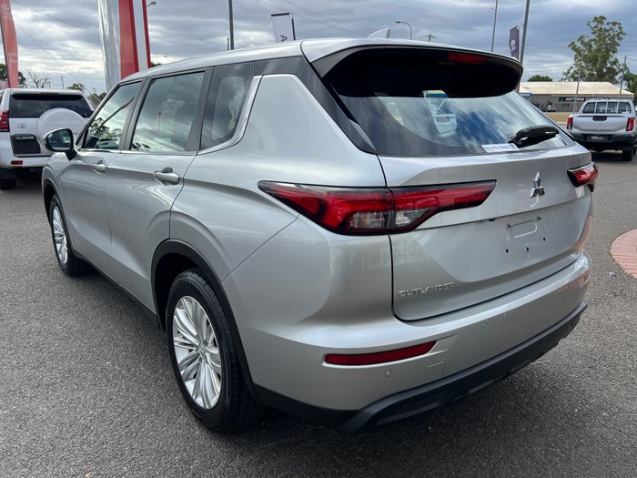 2022 MITSUBISHI OUTLANDER ES 7 SEAT (2WD)