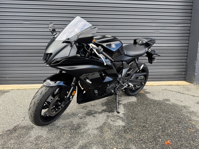 2025 Yamaha YZF-R7LA Black