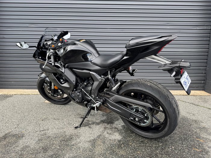 2025 Yamaha YZF-R7LA Black