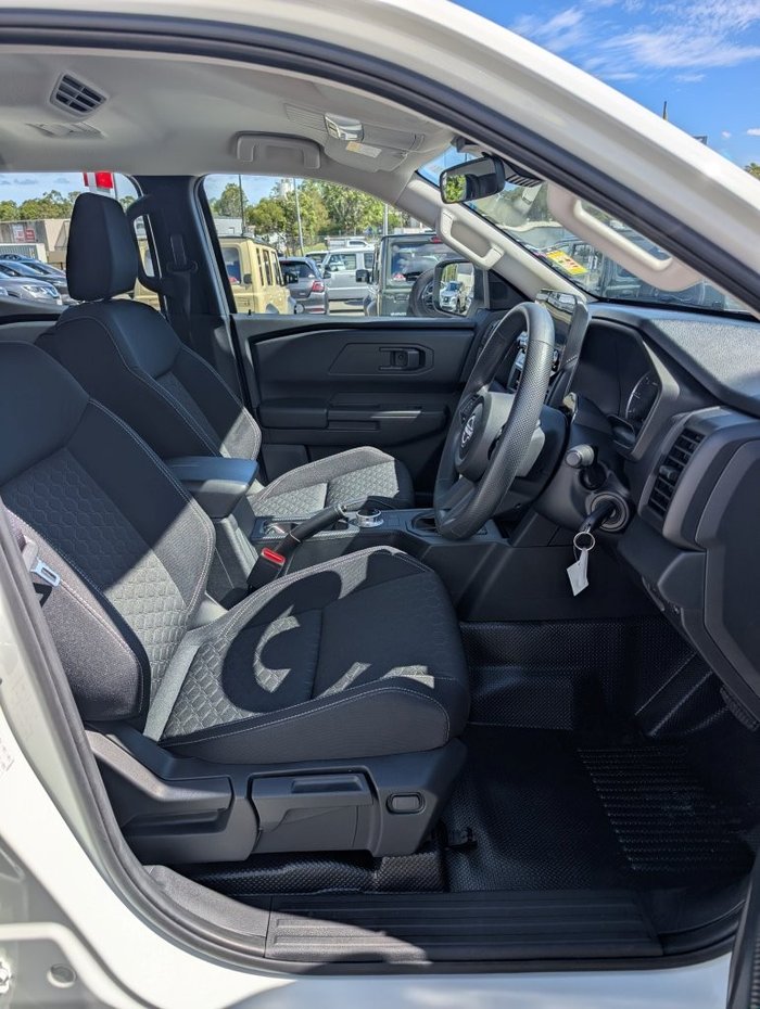 2025 NISSAN NAVARA SL