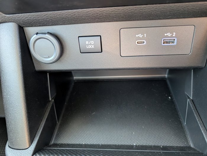 2025 NISSAN NAVARA SL