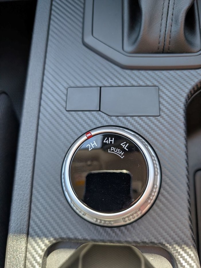 2025 NISSAN NAVARA SL