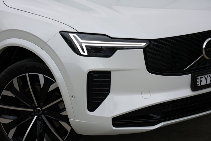 2025 Volvo XC90 Ultra B5 Dark