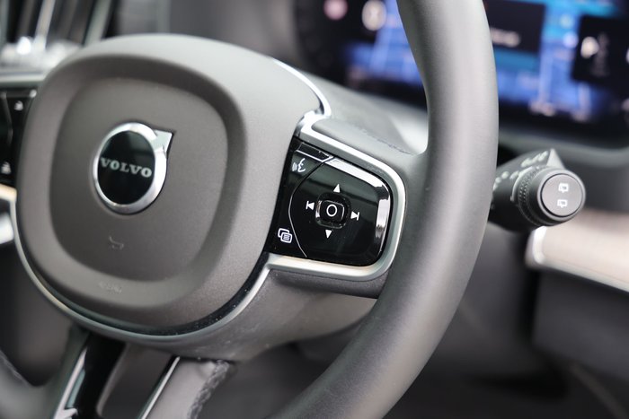2025 Volvo XC90 Ultra B5 Dark