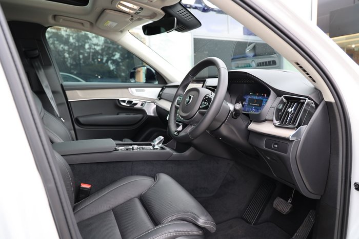 2025 Volvo XC90 Ultra B5 Dark