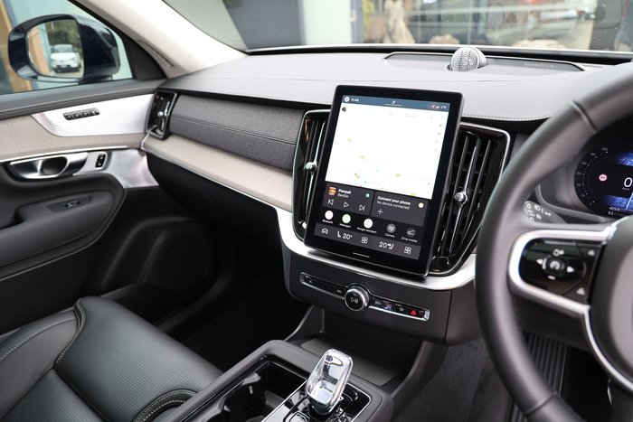 2025 Volvo XC90 Ultra B5 Dark