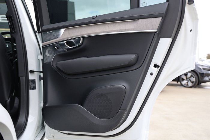 2025 Volvo XC90 Ultra B5 Dark
