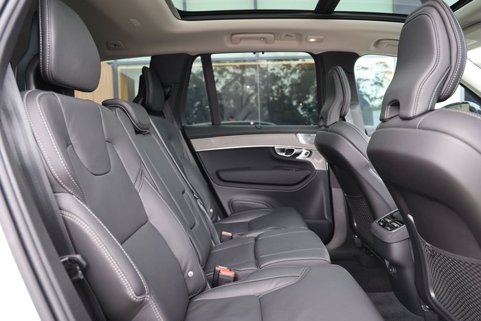 2025 Volvo XC90 Ultra B5 Dark