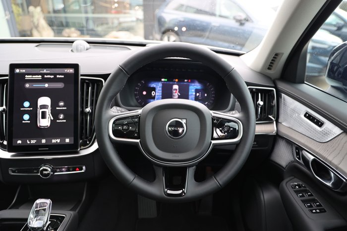 2025 Volvo XC90 Ultra B5 Dark
