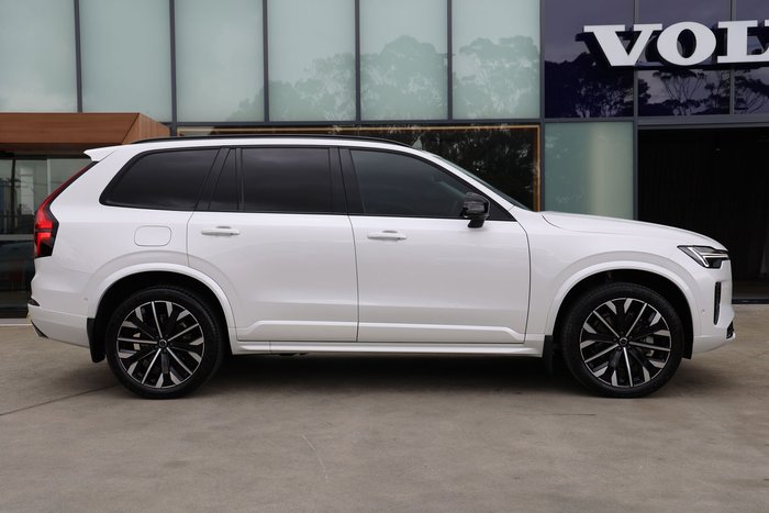 2025 Volvo XC90 Ultra B5 Dark