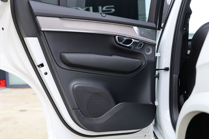 2025 Volvo XC90 Ultra B5 Dark