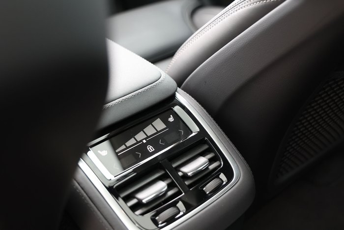2025 Volvo XC90 Ultra B5 Dark