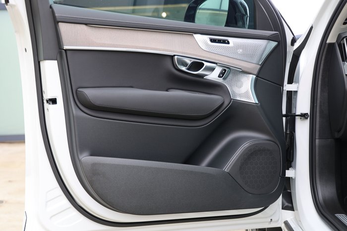 2025 Volvo XC90 Ultra B5 Dark