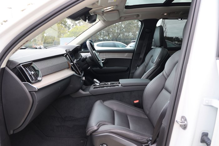 2025 Volvo XC90 Ultra B5 Dark