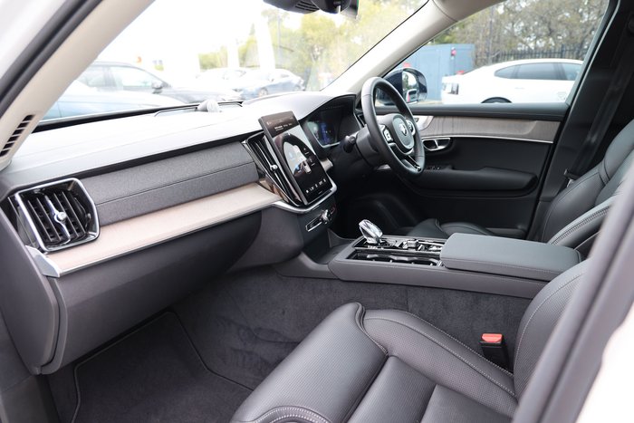 2025 Volvo XC90 Ultra B5 Dark