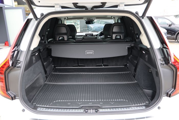 2025 Volvo XC90 Ultra B5 Dark
