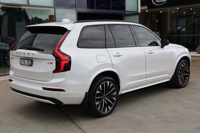 2025 Volvo XC90 Ultra B5 Dark