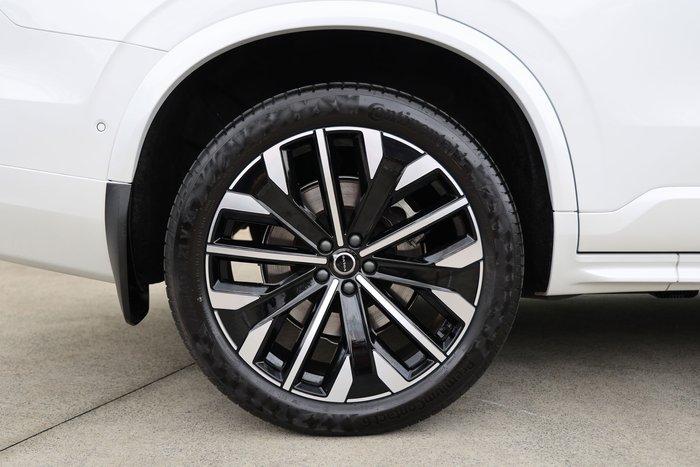 2025 Volvo XC90 Ultra B5 Dark