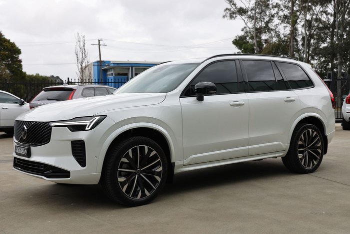 2025 Volvo XC90 Ultra B5 Dark