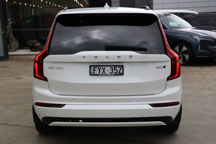 2025 Volvo XC90 Ultra B5 Dark