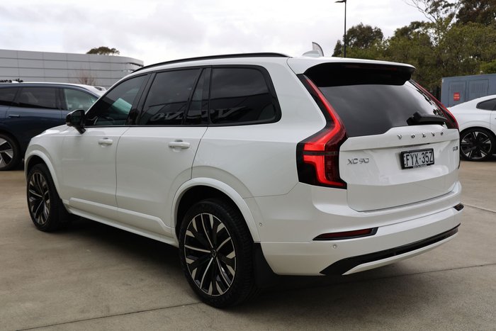 2025 Volvo XC90 Ultra B5 Dark