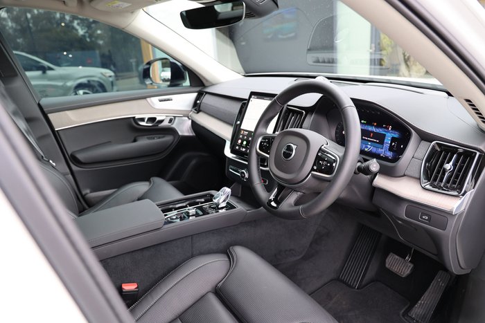 2025 Volvo XC90 Ultra B5 Dark