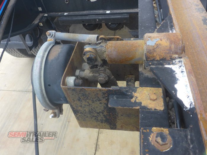 2006 Chris's Body Builders 3 Axle Bin Dog Trailer