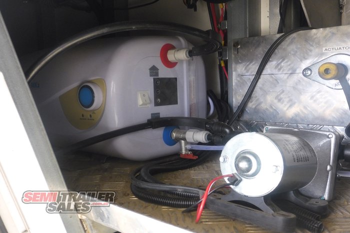 2013 Motorsport 5th Wheel Transporter