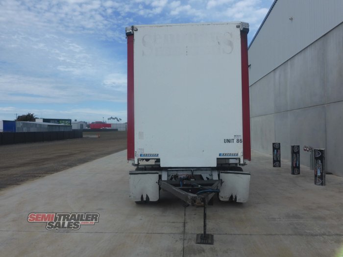 2009 Krueger 10 Pallet Dog Curtainsider