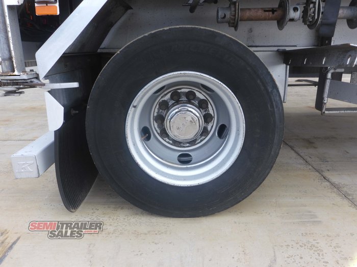 2009 Krueger 10 Pallet Dog Curtainsider